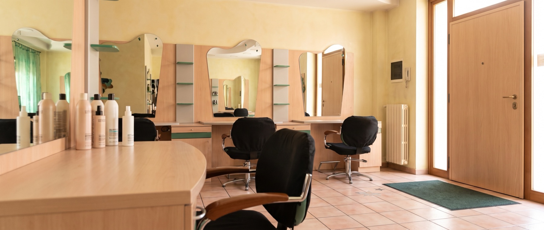 Il salone di Beauty Shamisen verso l'ingresso (immagine illustrativa)